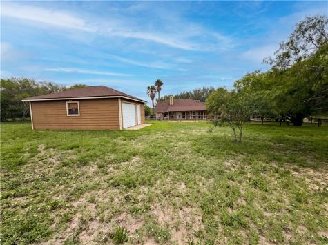 212 House Avenue Sandia TX 78383