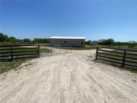 202 County Road 3061 Orange Grove TX 78372