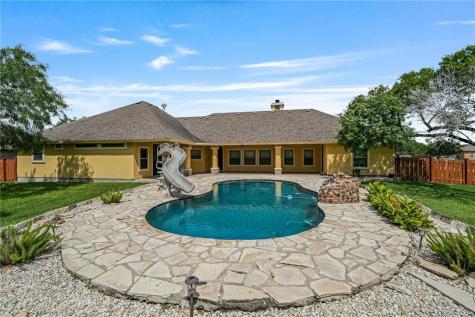 5498 Lonesome Dove Robstown TX 78380