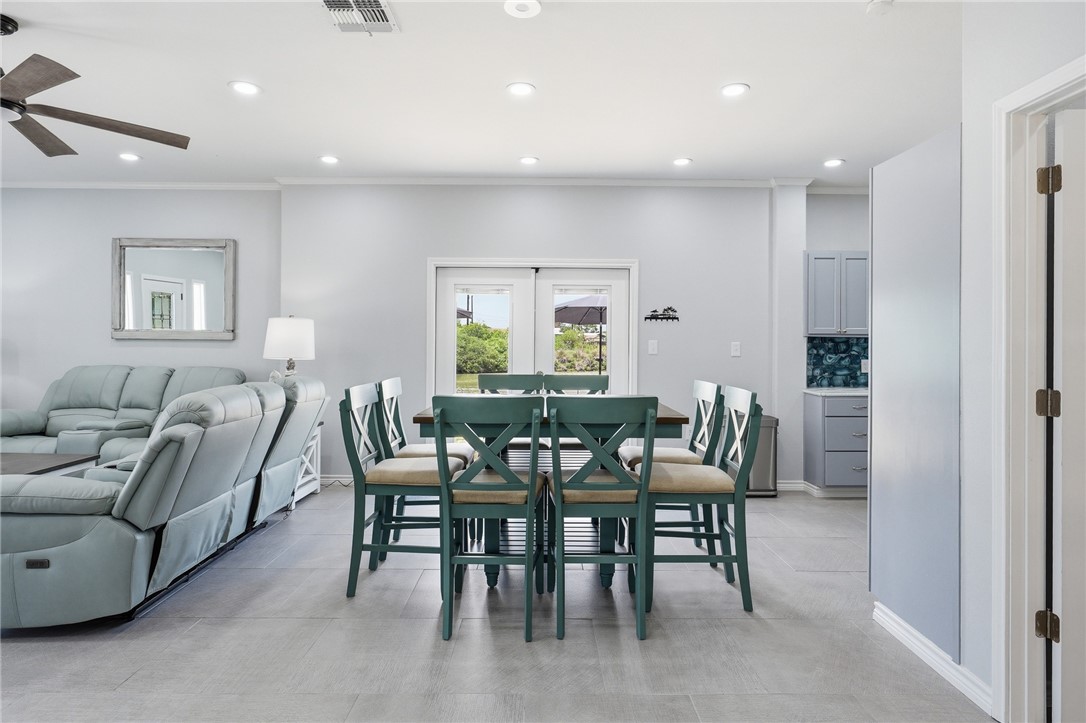 220 W Sagebrush Street Rockport TX 78382