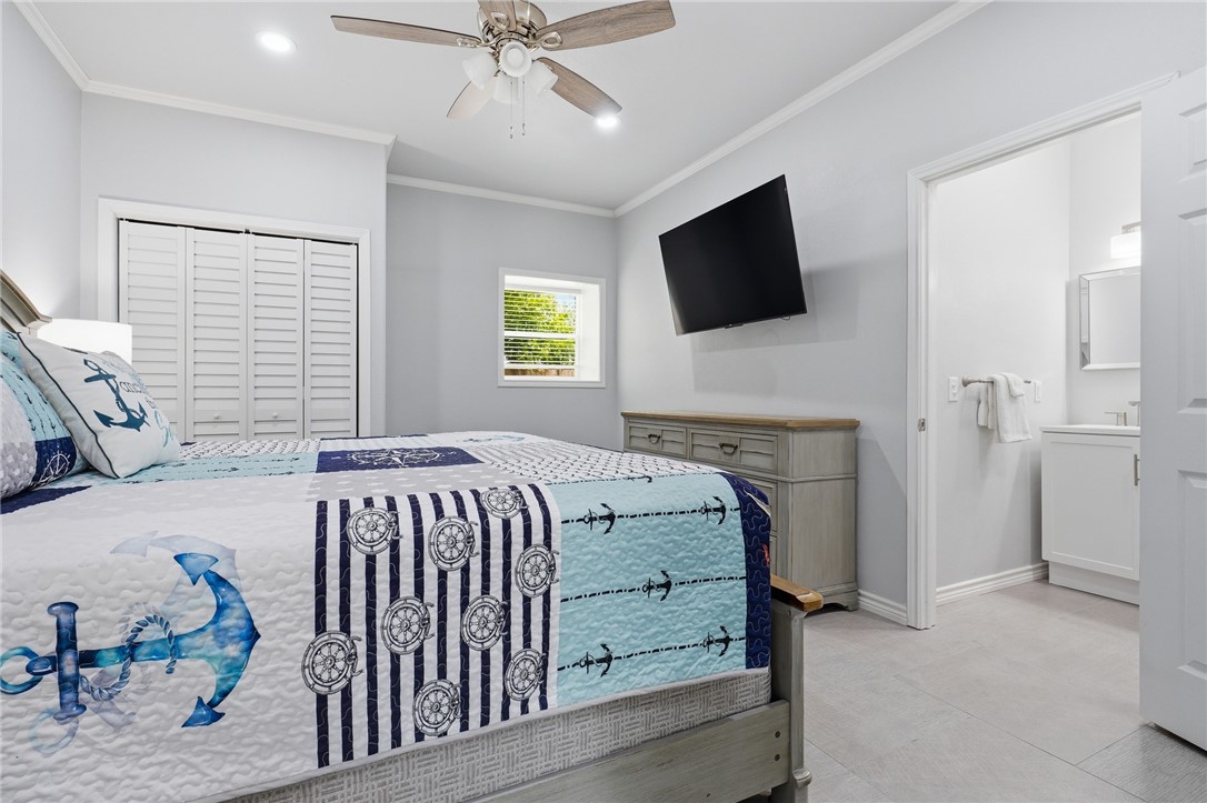 220 W Sagebrush Street Rockport TX 78382