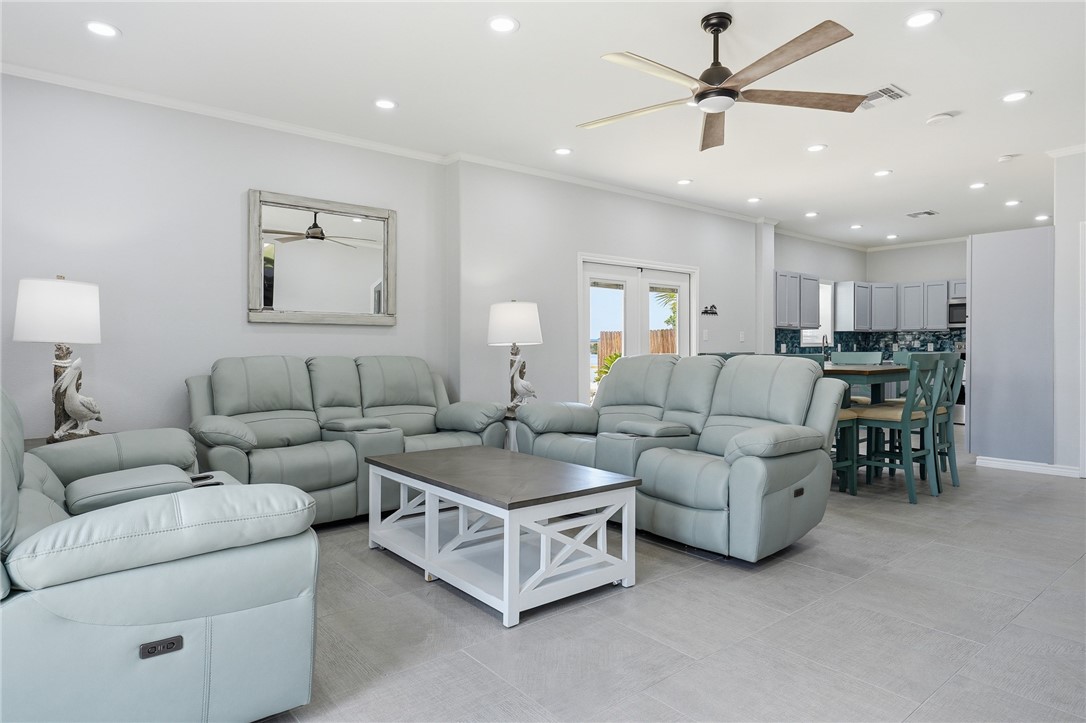 220 W Sagebrush Street Rockport TX 78382