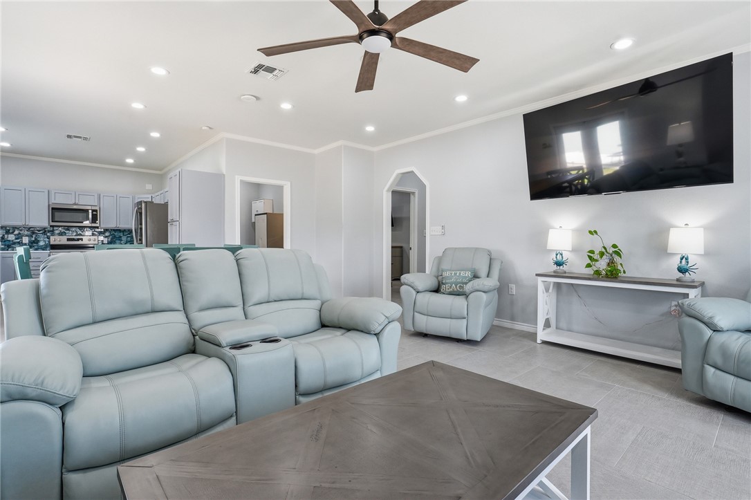 220 W Sagebrush Street Rockport TX 78382