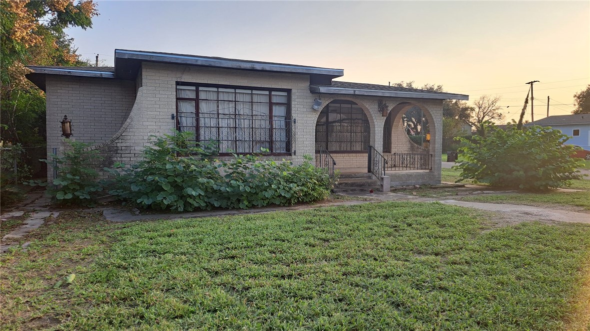 401 E Lee Avenue Kingsville TX 78363