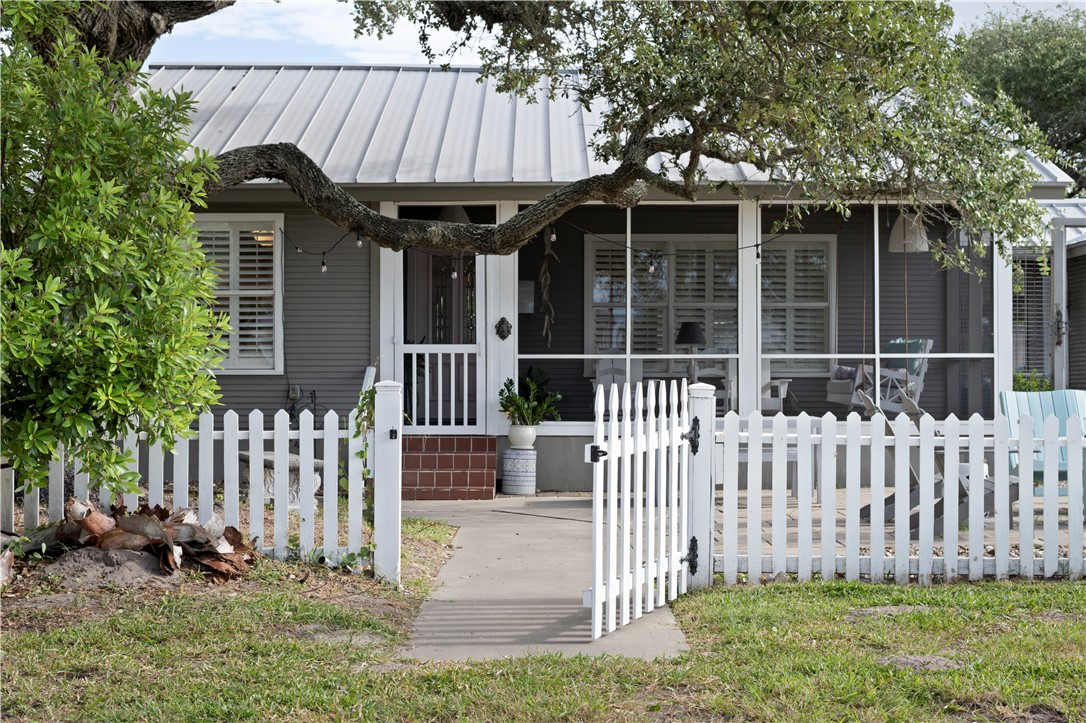 1302 E Cedar Street Rockport TX 78382