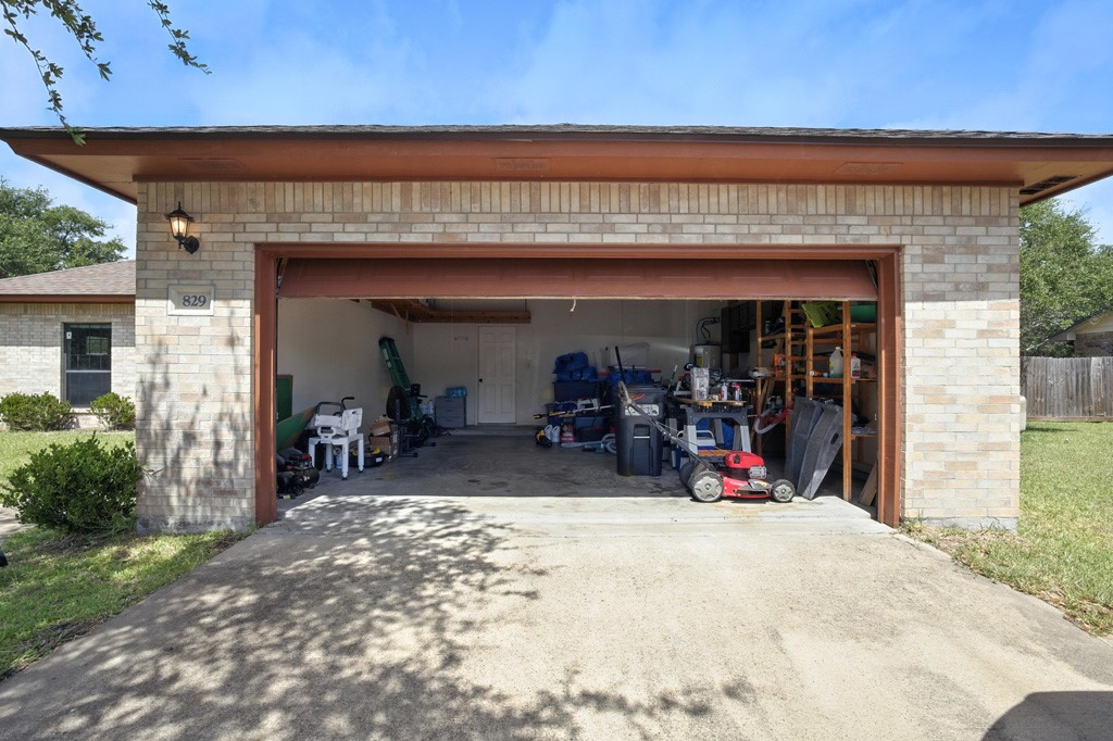 829 Redwood Avenue Rockport TX 78382