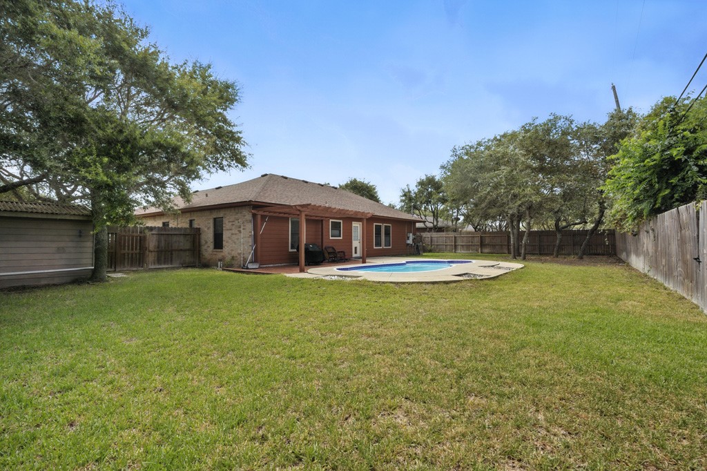 829 Redwood Avenue Rockport TX 78382