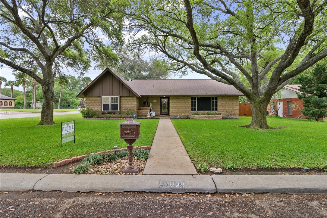 1128 Jefferson Street Alice TX 78332