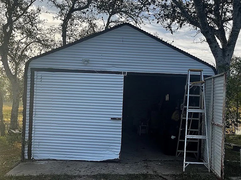 700 Lopez George West TX 78022