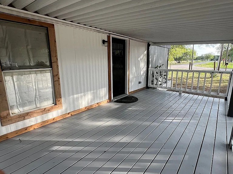 700 Lopez George West TX 78022