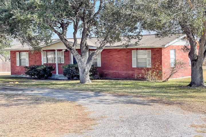 1311 Burleson Street George West TX 78022