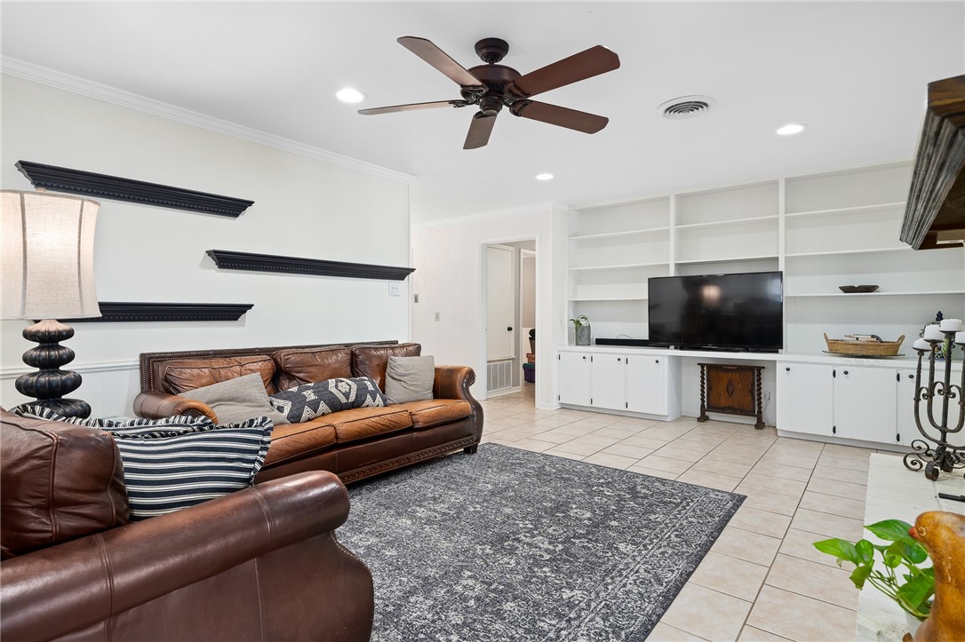 53 Camden Place Corpus Christi TX 78412