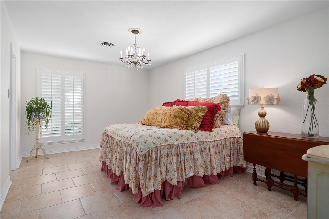 53 Camden Place Corpus Christi TX 78412