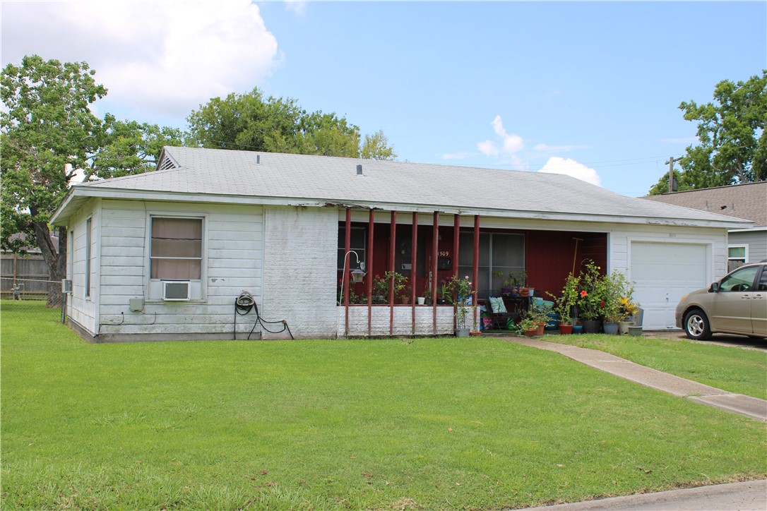 1509 Bowie Drive Victoria TX 77901