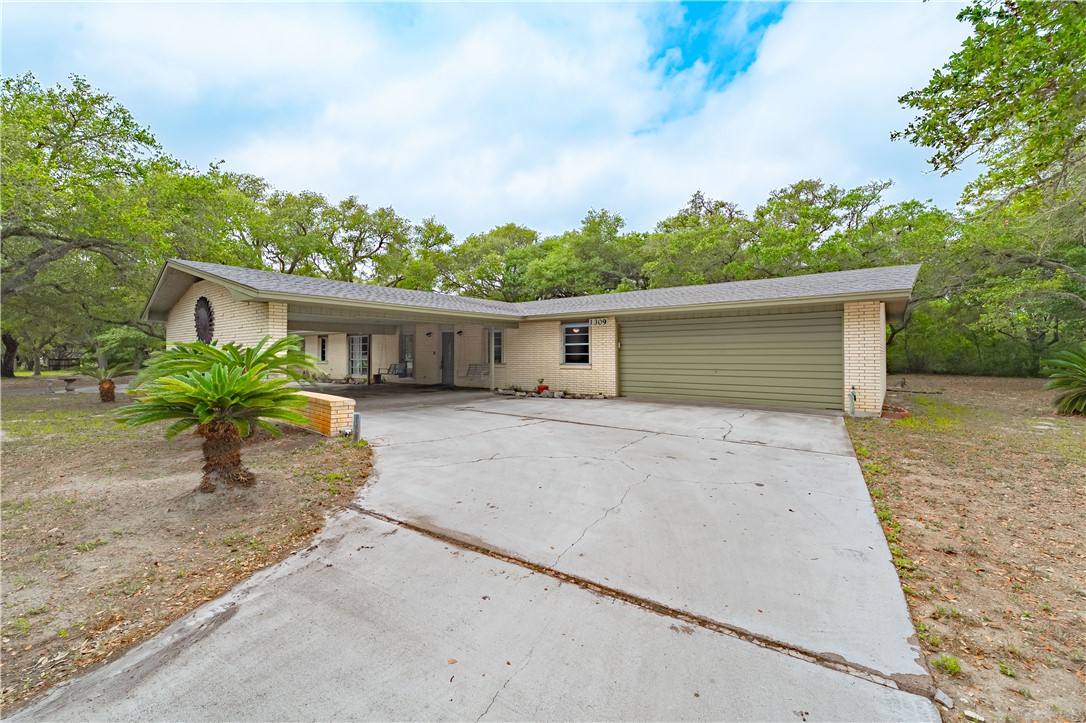 1309 Mesquite Street Rockport TX 78382