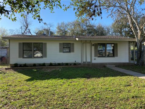1414 E Rosewood Street Beeville TX 78102