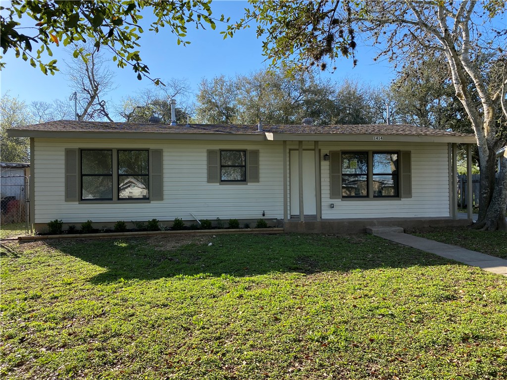 1414 E Rosewood Street Beeville TX 78102