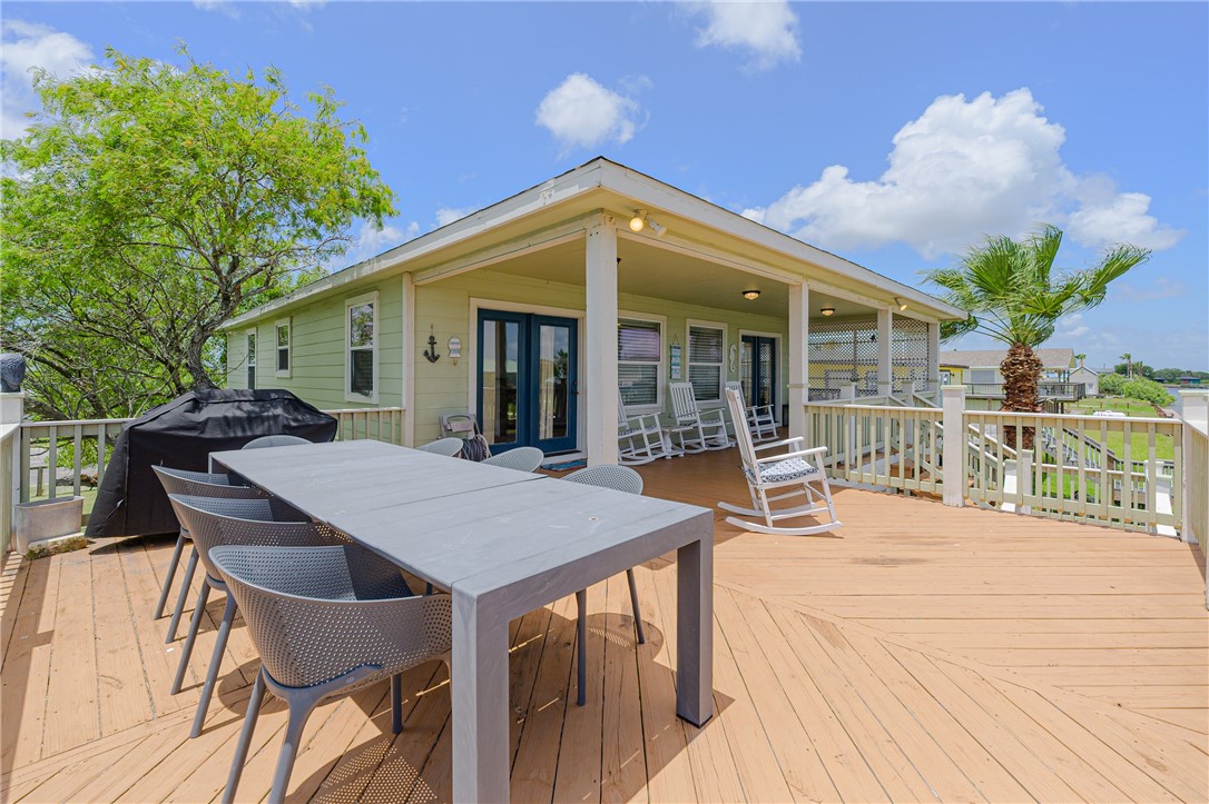 142 Lakeshore Drive Rockport TX 78382
