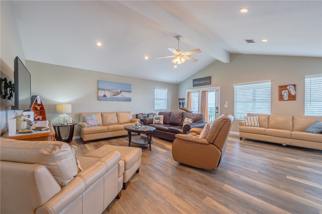 142 Lakeshore Drive Rockport TX 78382