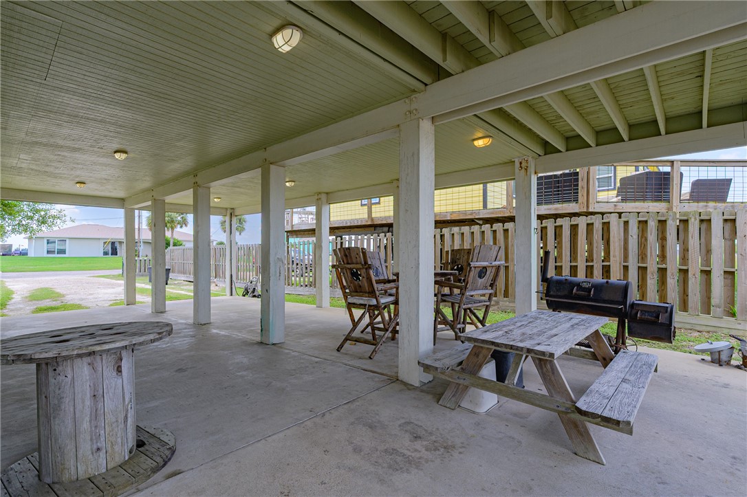 142 Lakeshore Drive Rockport TX 78382