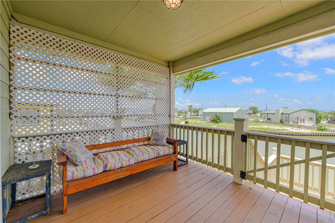 142 Lakeshore Drive Rockport TX 78382