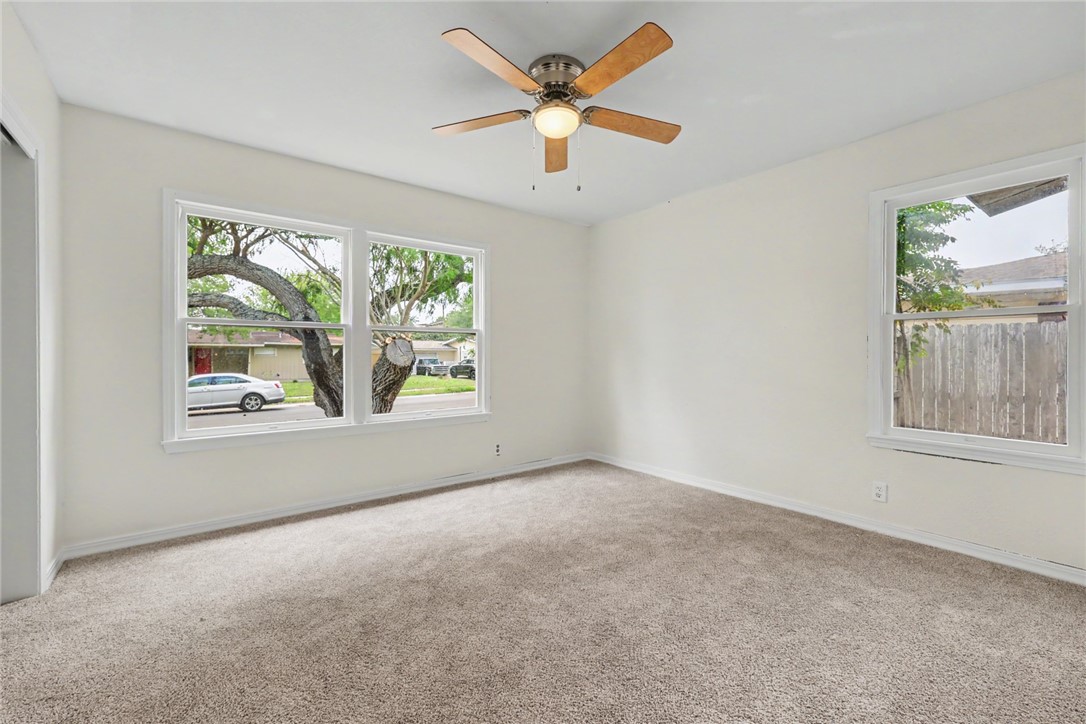 942 Delaine Drive Corpus Christi TX 78411