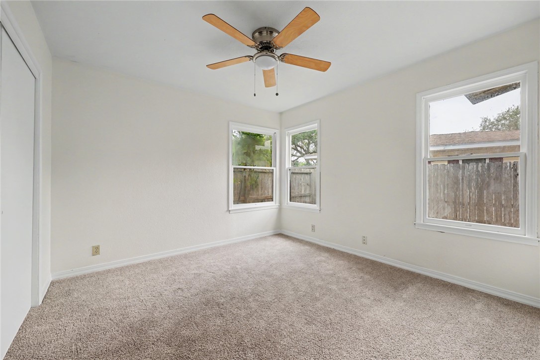942 Delaine Drive Corpus Christi TX 78411