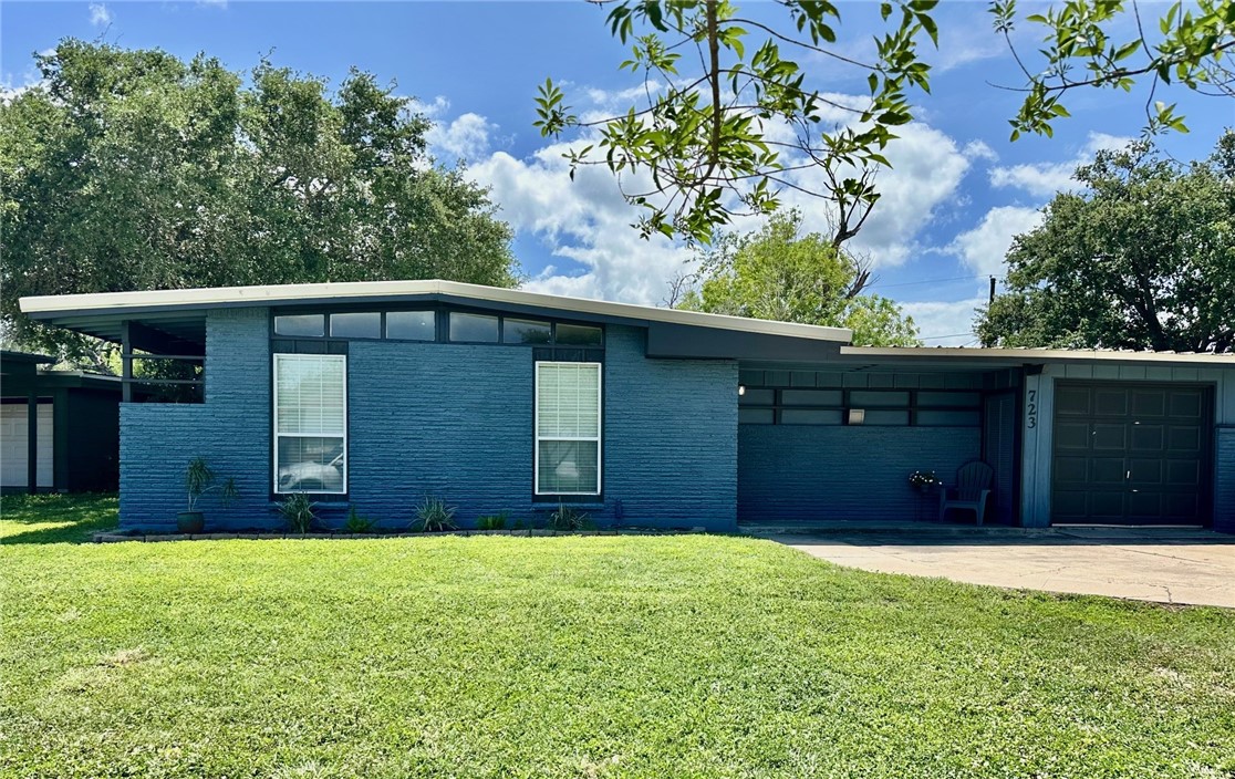 723 Santa Barbara Drive Kingsville TX 78363