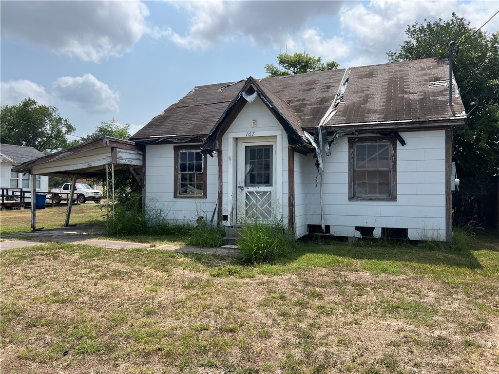 107 Gallia Street Woodsboro TX 78393