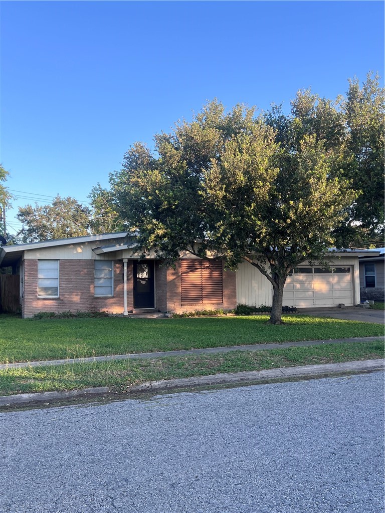 1013 Dolphin Place Corpus Christi TX 78411