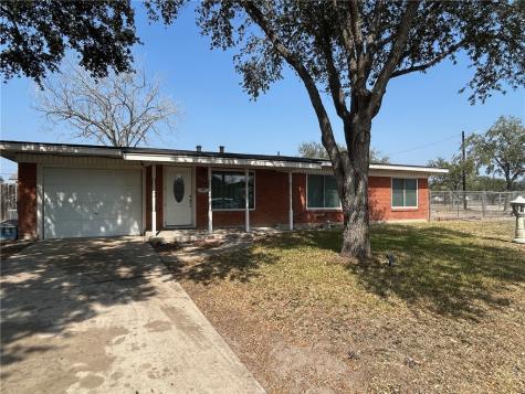 1005 Loma Street Alice TX 78332