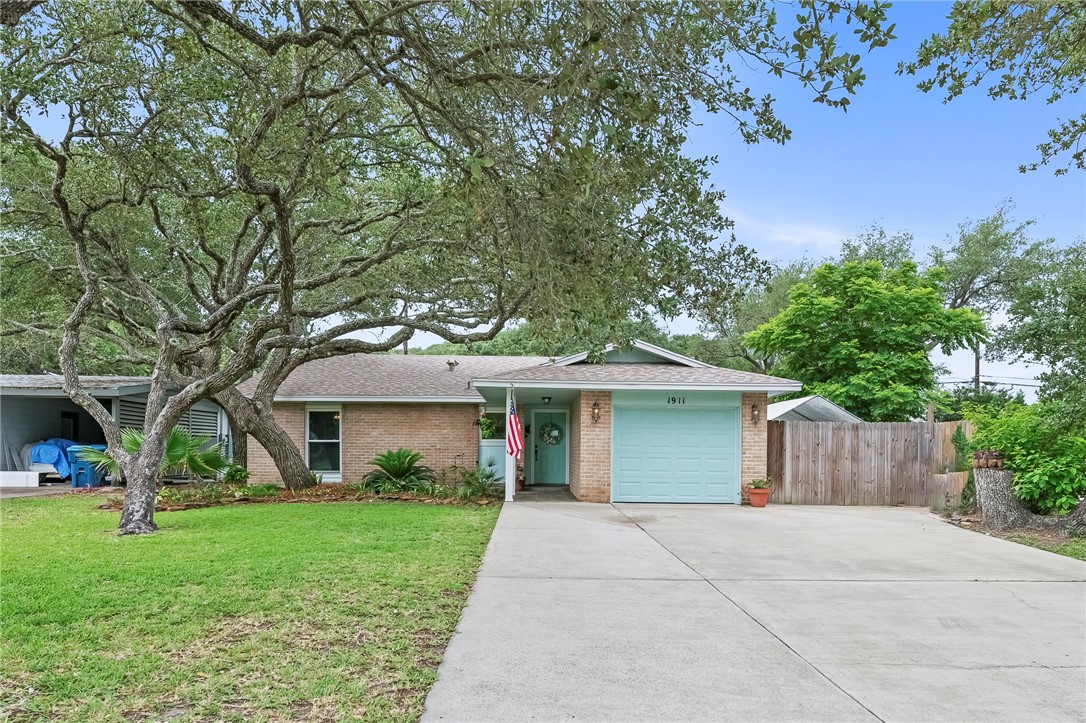 1911 Glass Avenue Rockport TX 78382