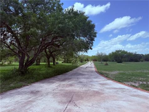 5742 Hidden Valley Loop Sandia TX 78383