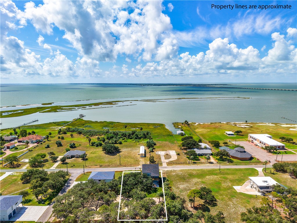 147 Front Rockport TX 78382