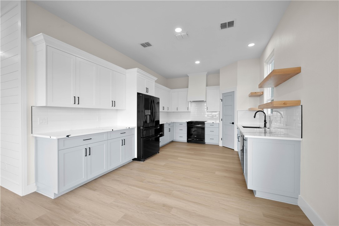147 Front Rockport TX 78382