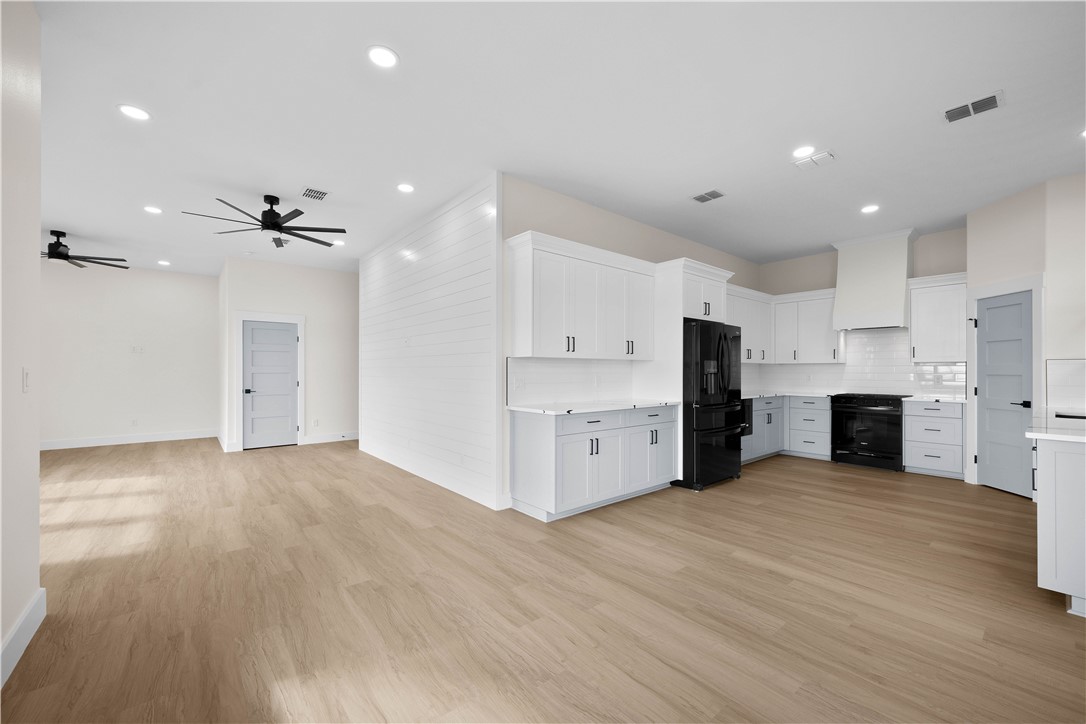 147 Front Rockport TX 78382