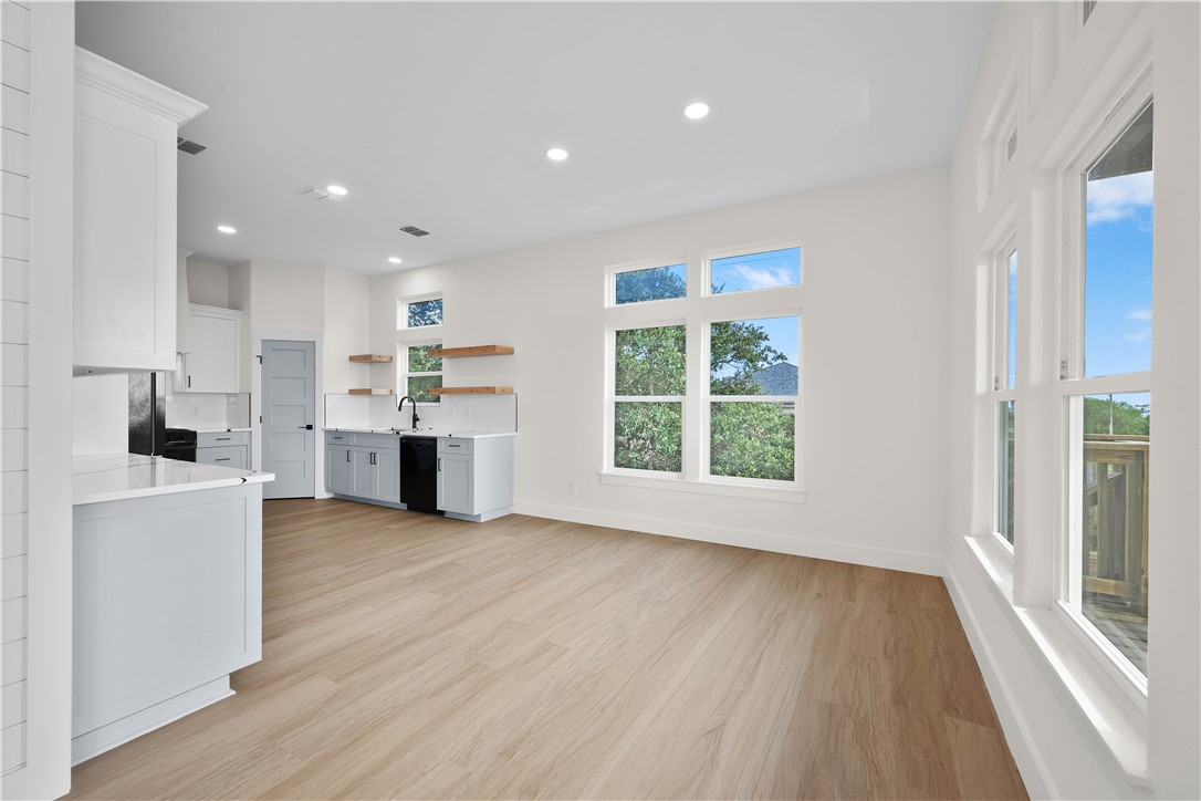 147 Front Rockport TX 78382