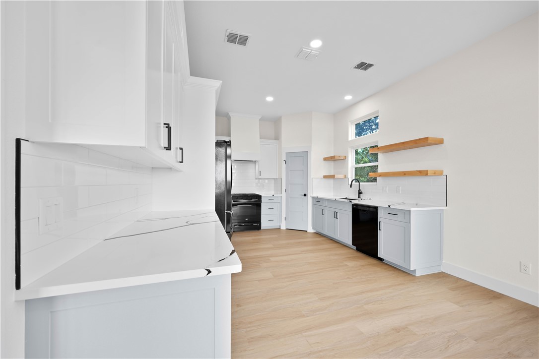 147 Front Rockport TX 78382