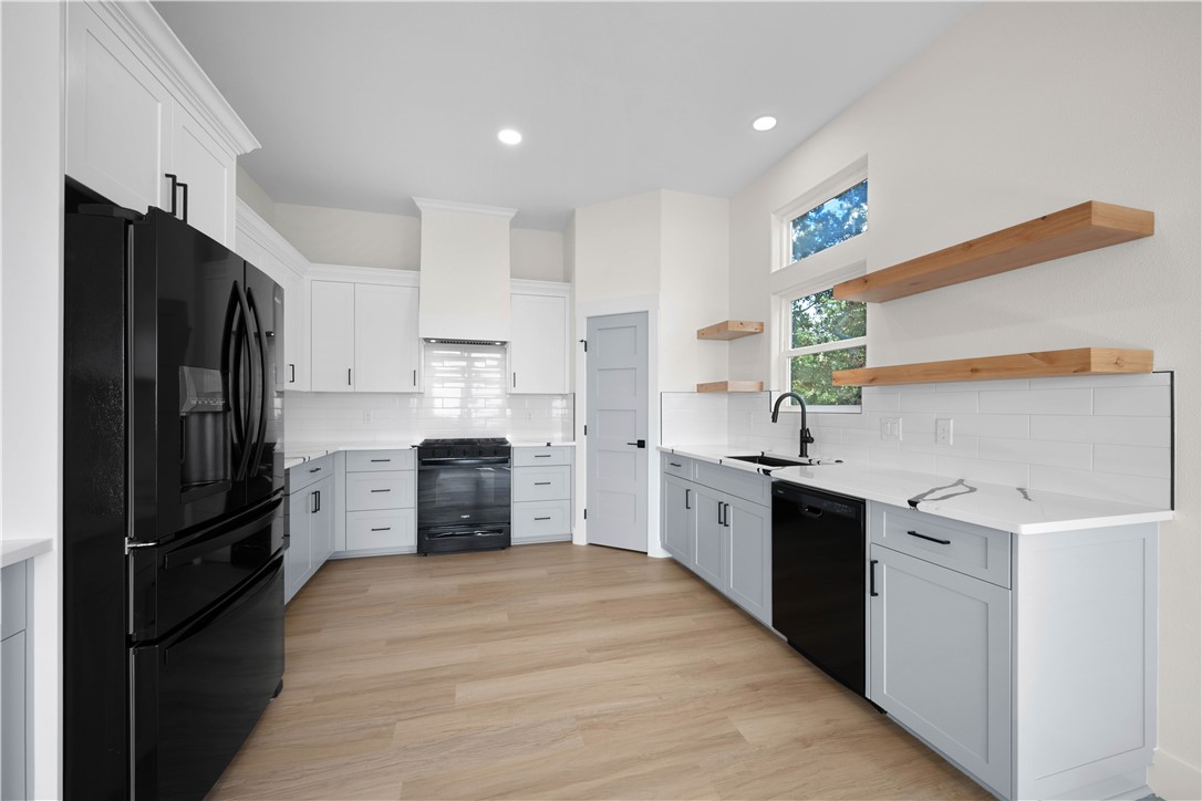 147 Front Rockport TX 78382