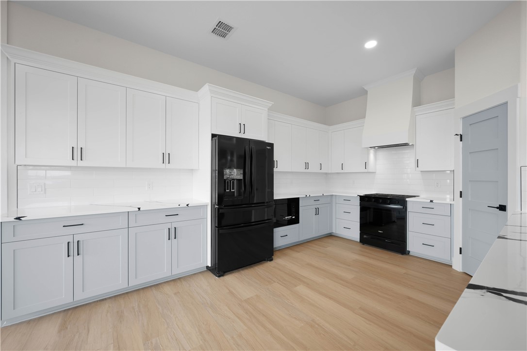 147 Front Rockport TX 78382