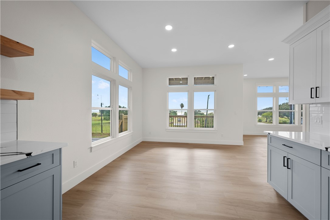 147 Front Rockport TX 78382