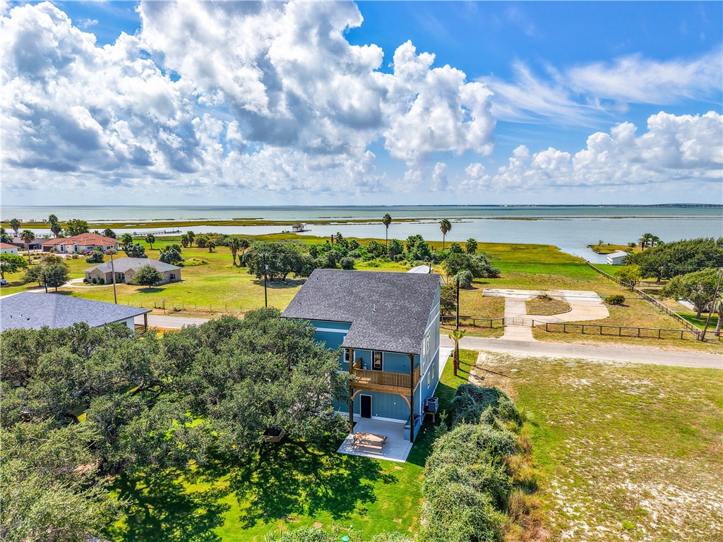 147 Front Rockport TX 78382