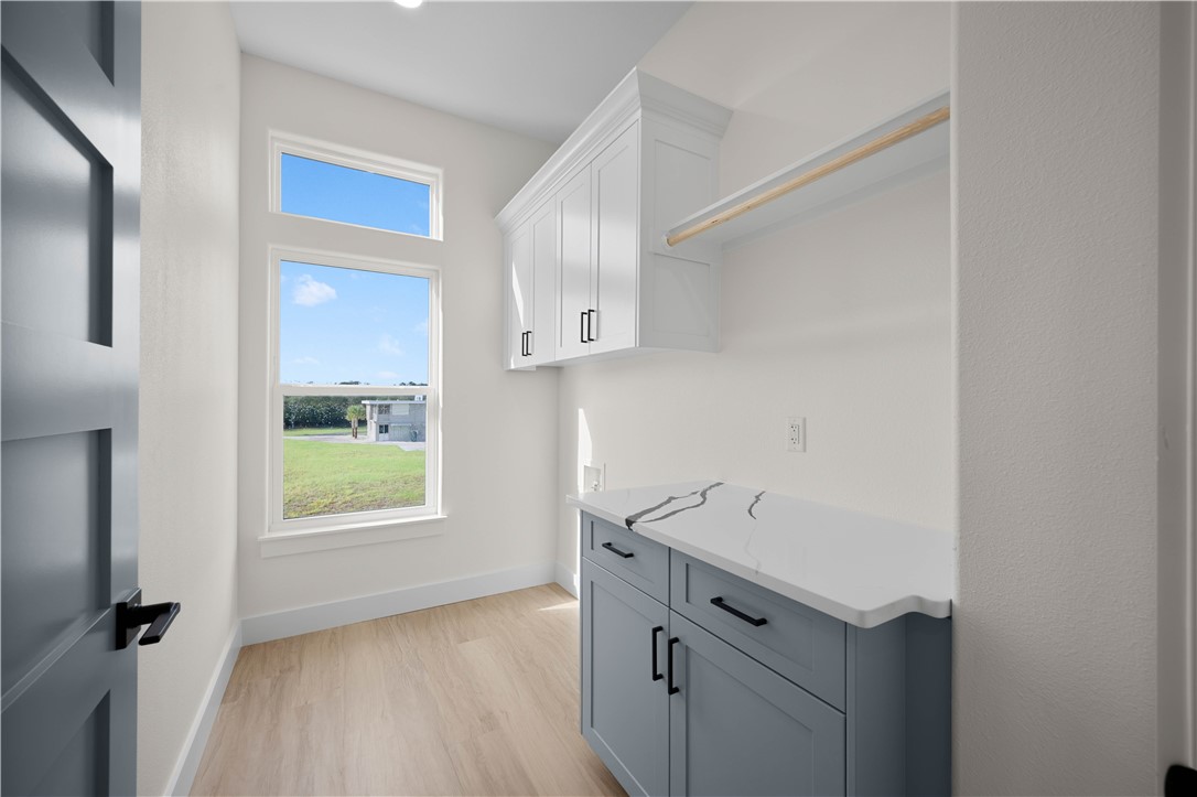 147 Front Rockport TX 78382