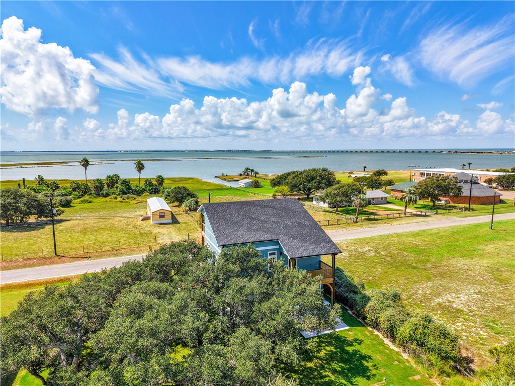 147 Front Rockport TX 78382