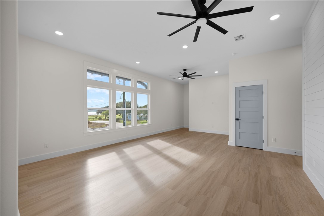 147 Front Rockport TX 78382