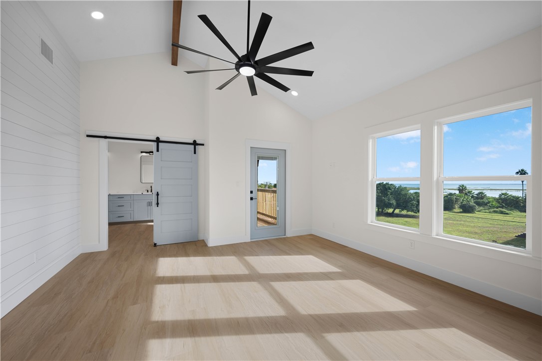 147 Front Rockport TX 78382
