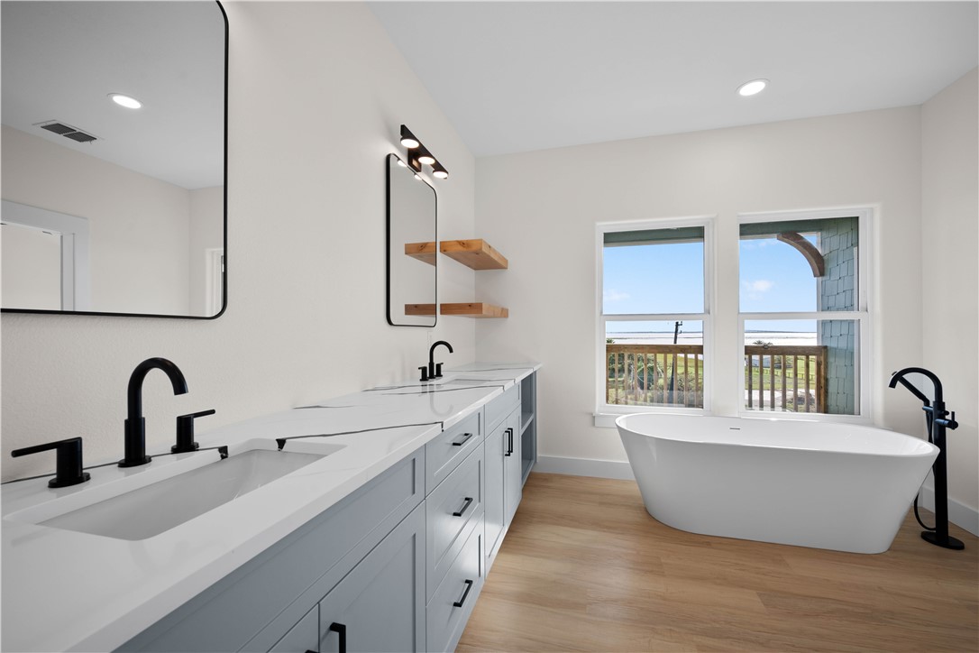 147 Front Rockport TX 78382