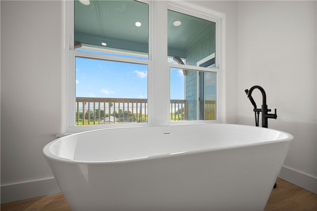 147 Front Rockport TX 78382