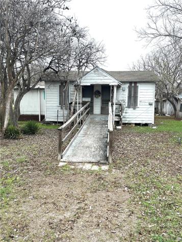 605 S Rachal Street Sinton TX 78387
