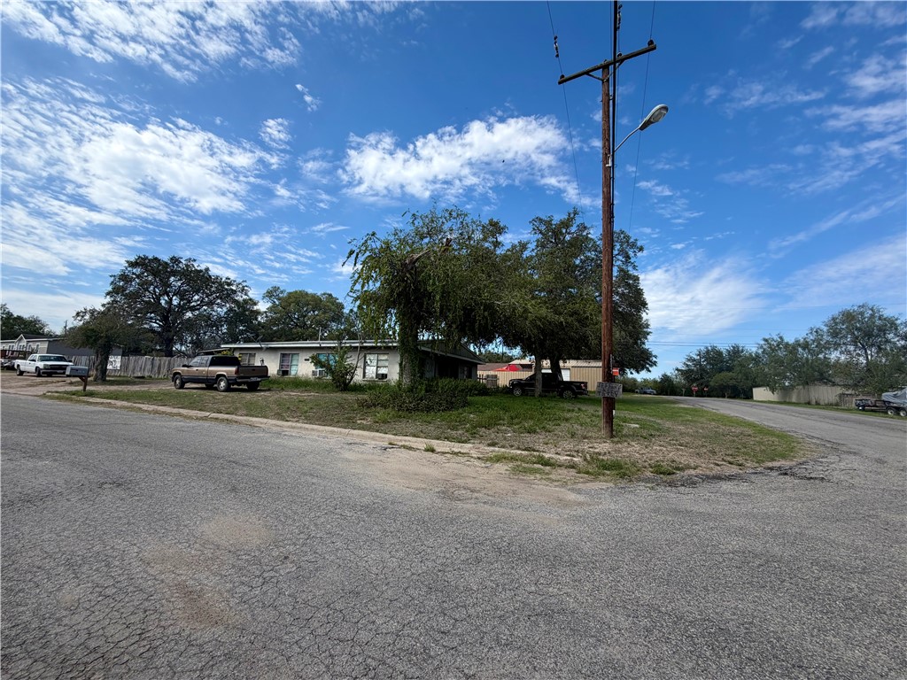 1202 Terry Street George West TX 78022